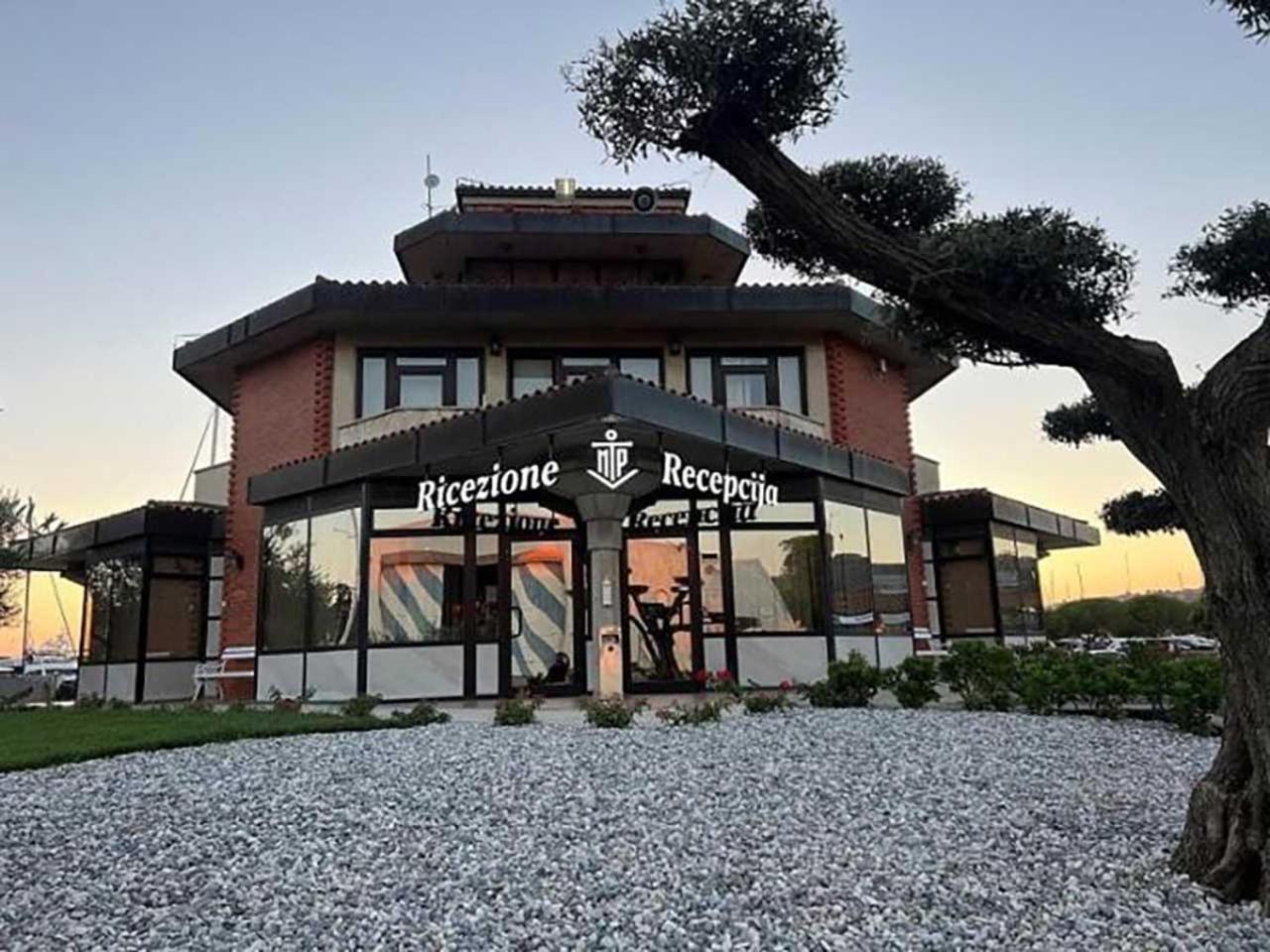 Stella Blue Floating House Portoroz Hotel Exterior photo